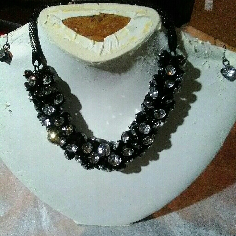Ladies necklace